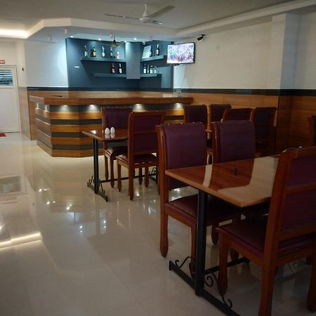 Hotel Priya Chengannur Екстер'єр фото