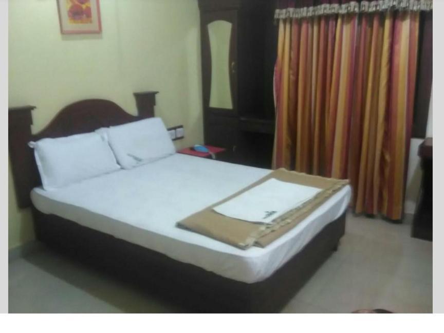 Hotel Priya Chengannur Номер фото