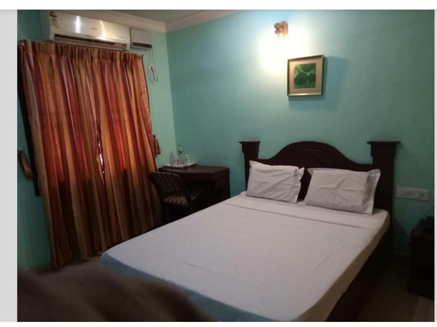 Hotel Priya Chengannur Екстер'єр фото
