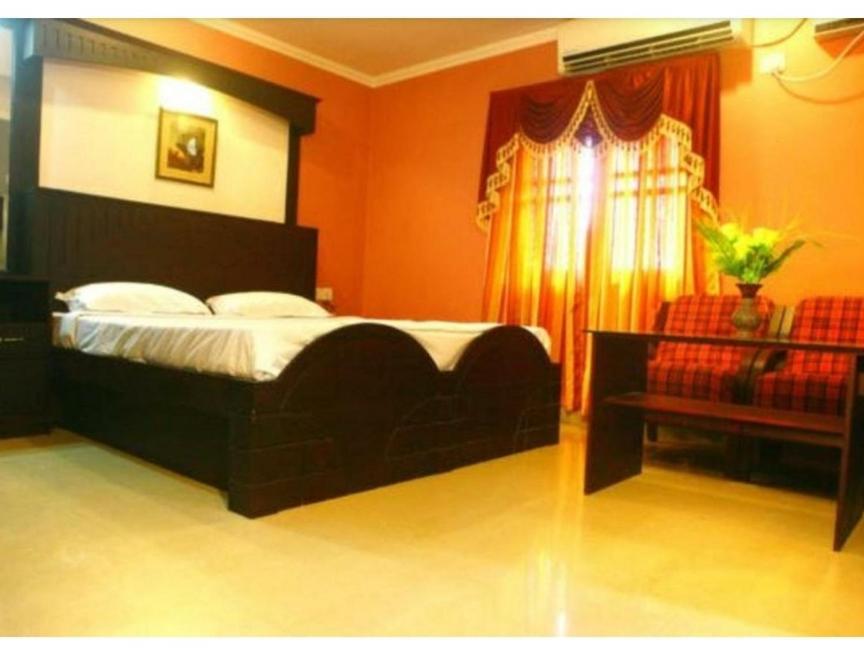 Hotel Priya Chengannur Екстер'єр фото