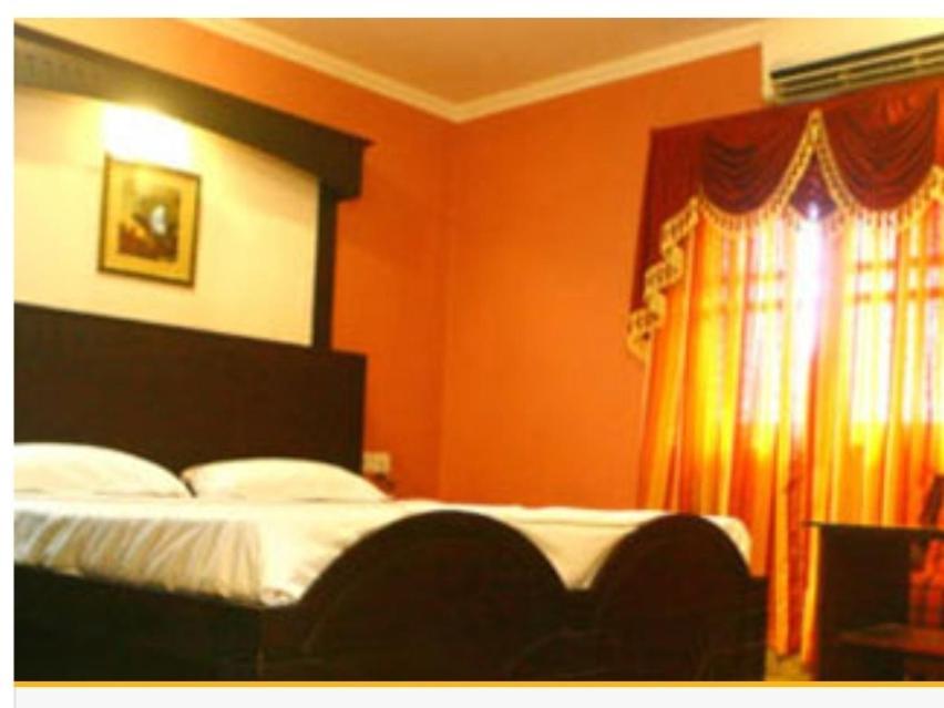 Hotel Priya Chengannur Екстер'єр фото