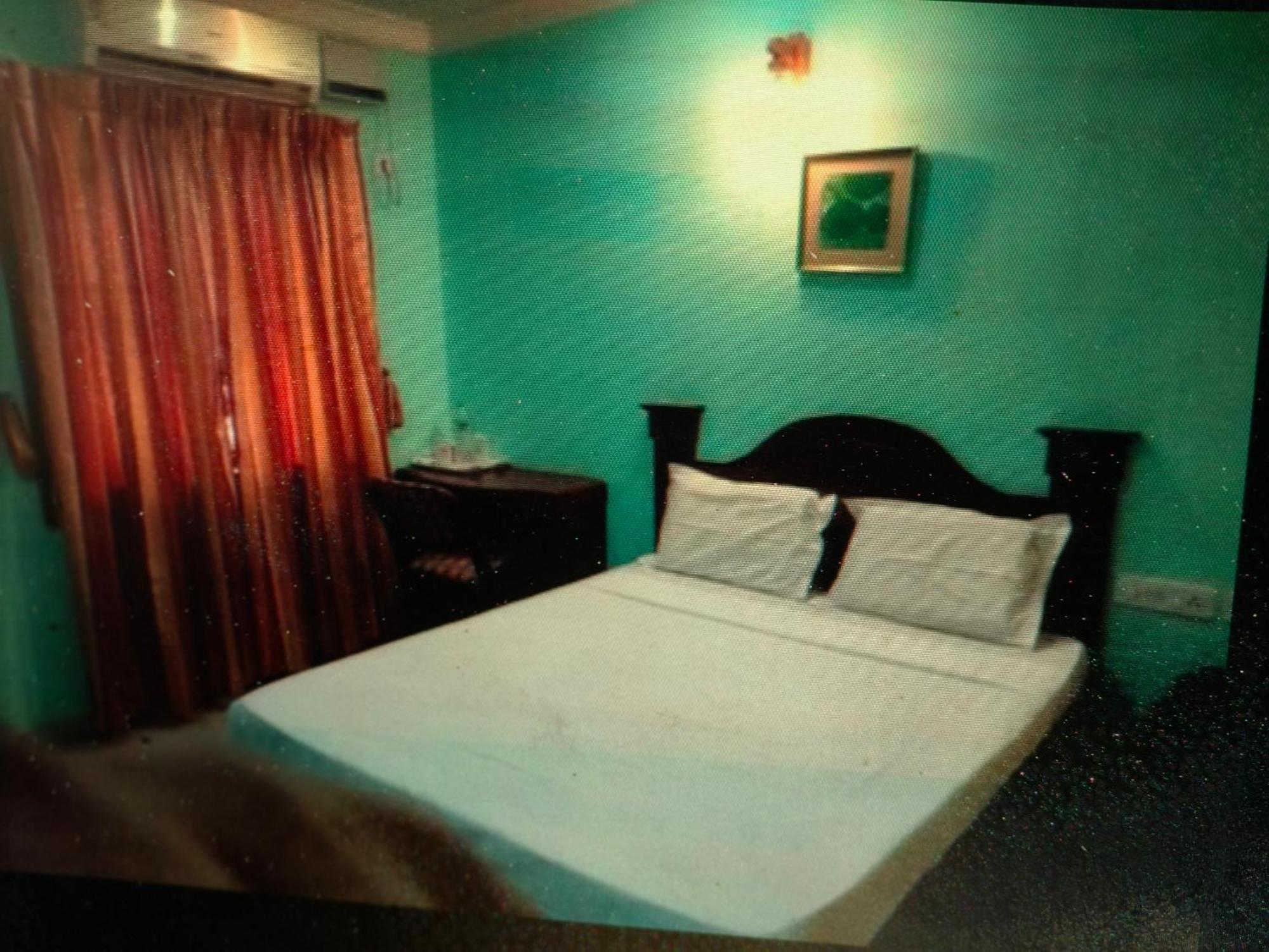 Hotel Priya Chengannur Екстер'єр фото