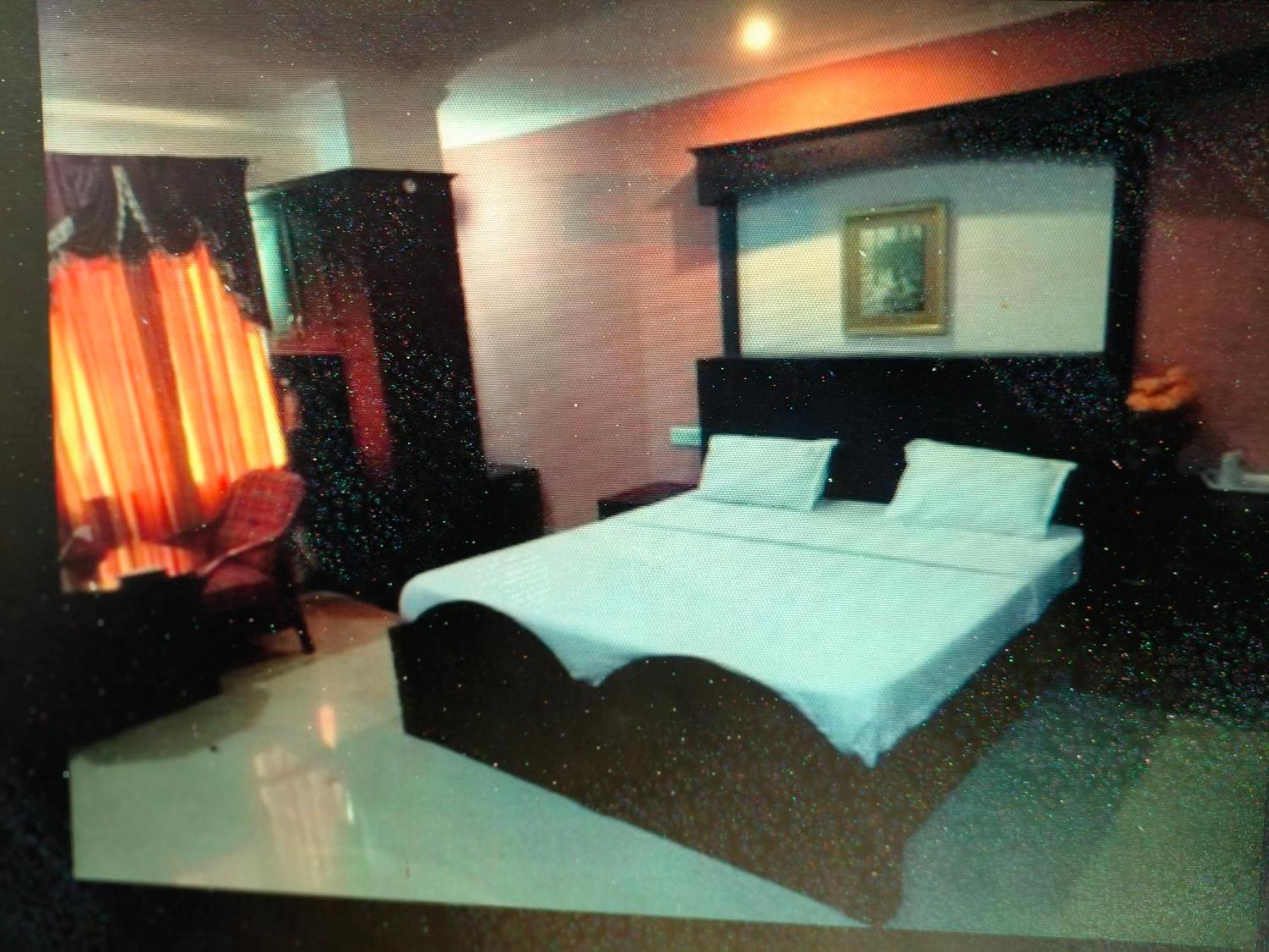 Hotel Priya Chengannur Екстер'єр фото